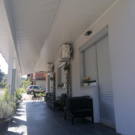 Guest House Mylan Licko Petrovo Selo Exterior photo